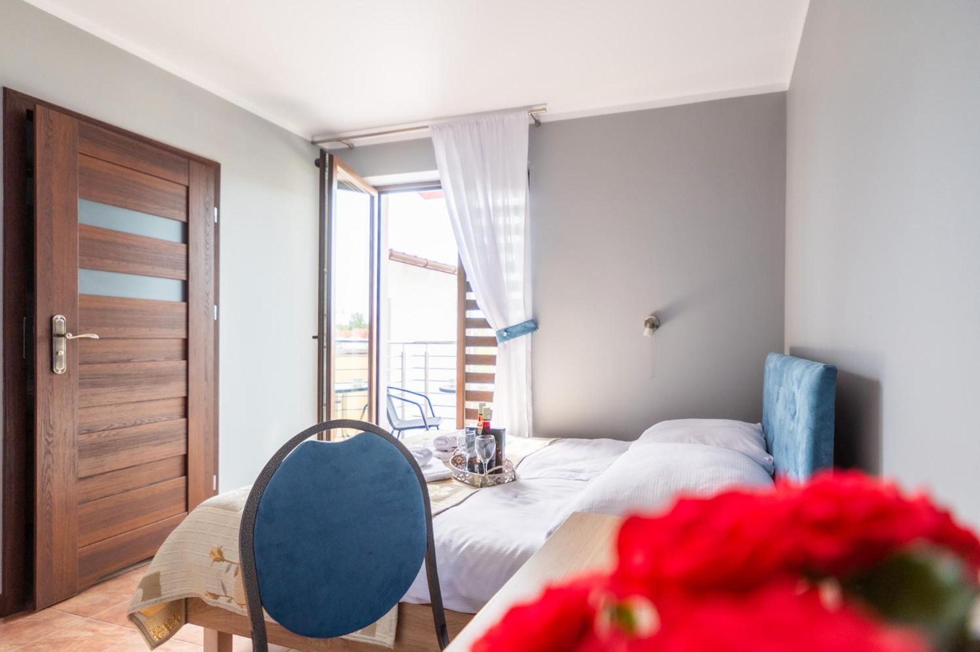 Reveliqa2 - Pokoje Goscinne I Apartamenty โปเบียโรโว ภายนอก รูปภาพ