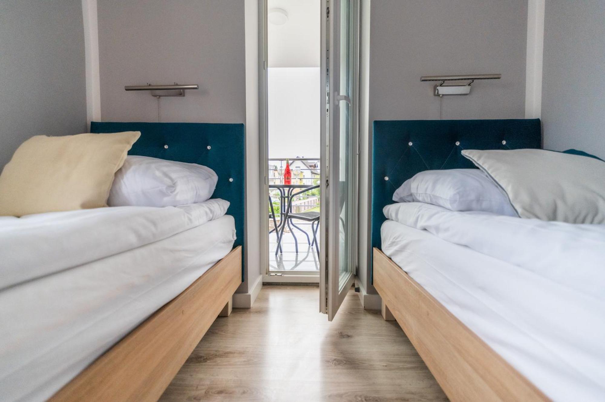 Reveliqa2 - Pokoje Goscinne I Apartamenty โปเบียโรโว ภายนอก รูปภาพ