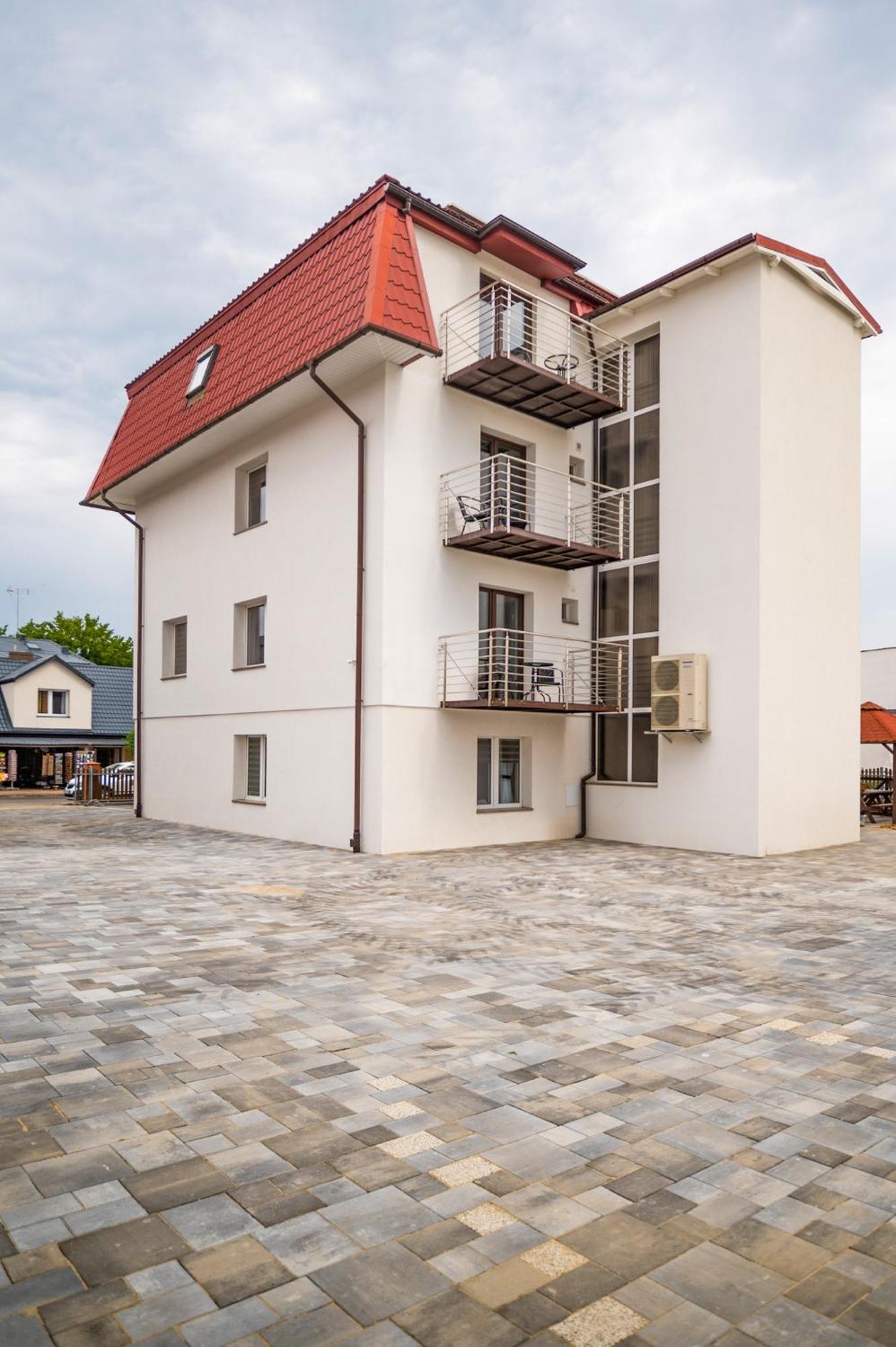 Reveliqa2 - Pokoje Goscinne I Apartamenty โปเบียโรโว ภายนอก รูปภาพ