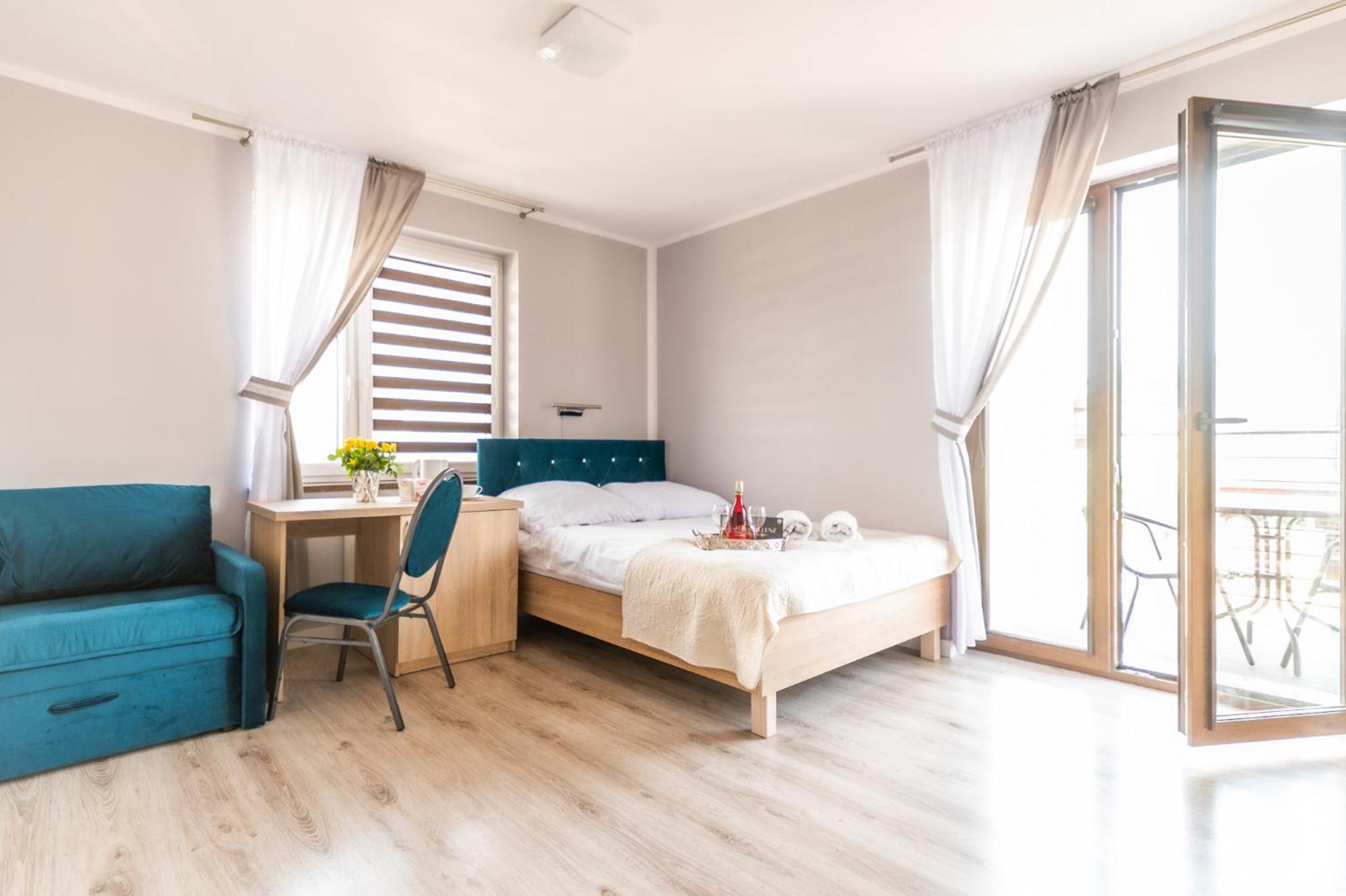 Reveliqa2 - Pokoje Goscinne I Apartamenty โปเบียโรโว ภายนอก รูปภาพ